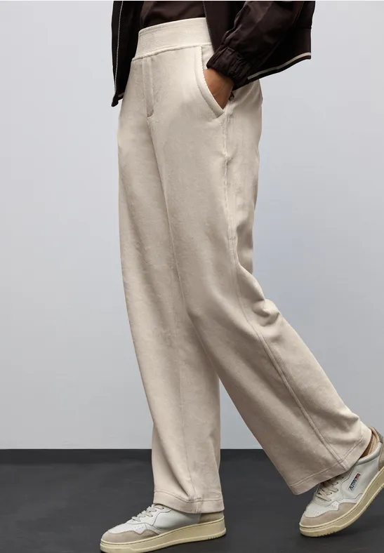 Straight Legs corduroy broek malted beige