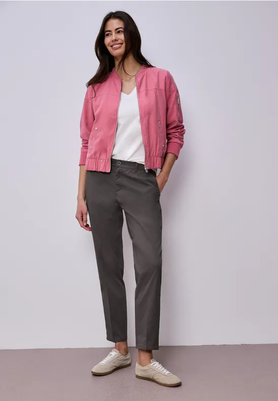 Casual fit chino's in een zachte stof deep earth