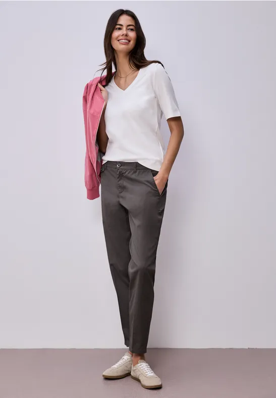 Casual fit chino's in een zachte stof deep earth