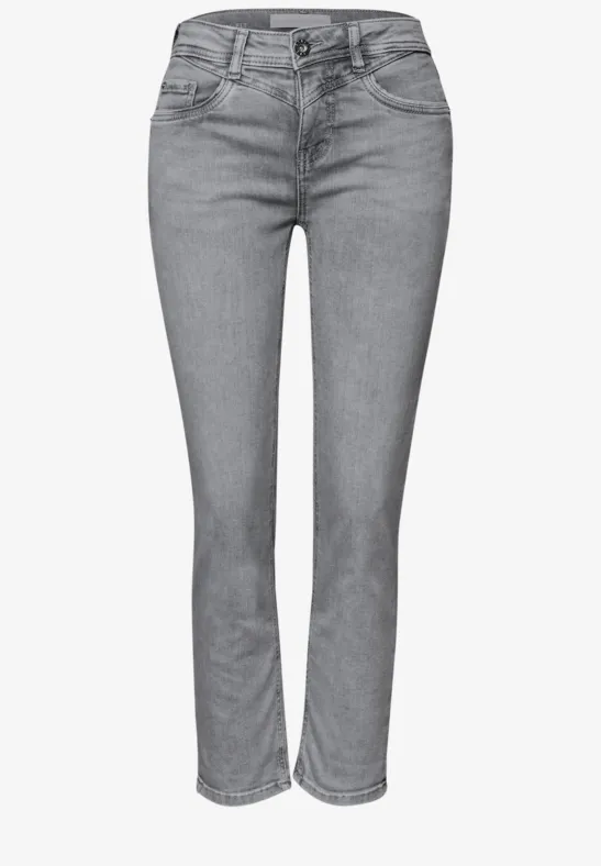 Graue Damenjeans mit schmalem Schnitt und Knopfverschluss, klassischer Five-Pocket-Stil.