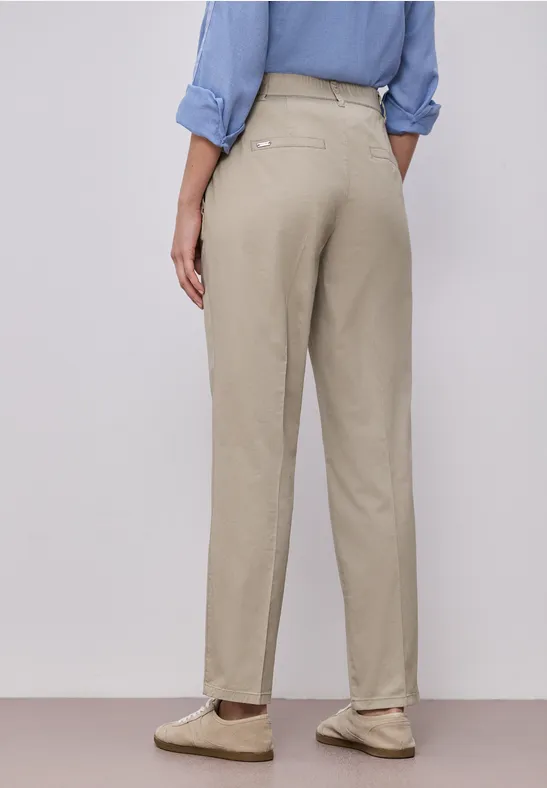 Casual fit chino's in een zachte stof buff grey