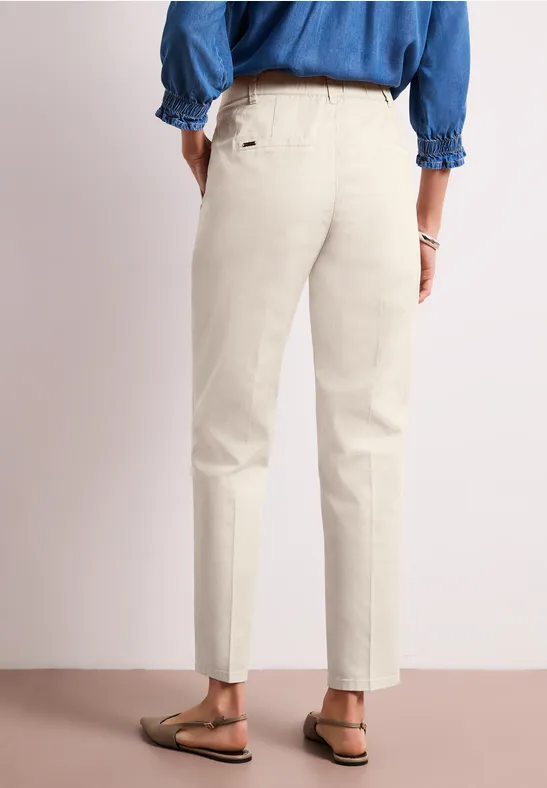 Casual fit chino's in een zachte stof silkstone white
