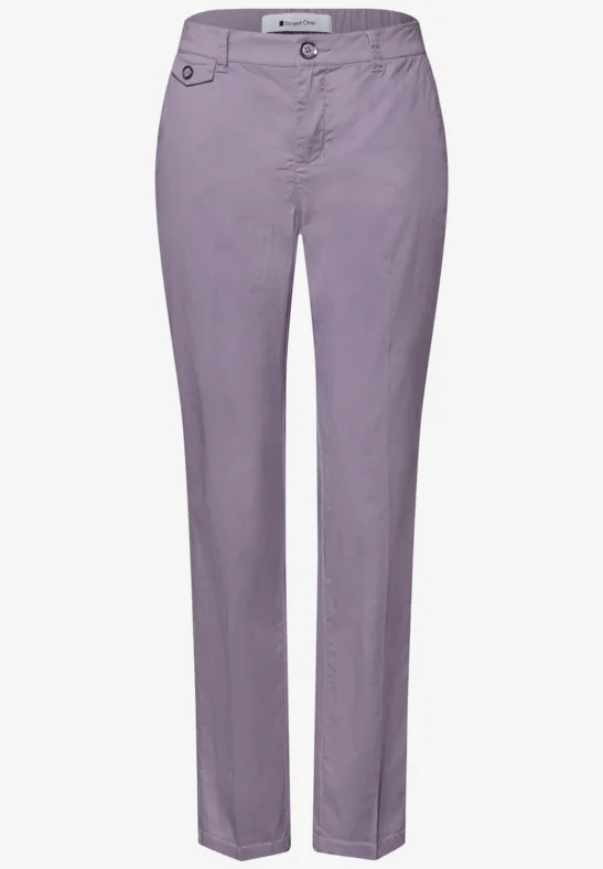 Chino en coupe casual dans une qualité douce faded violet