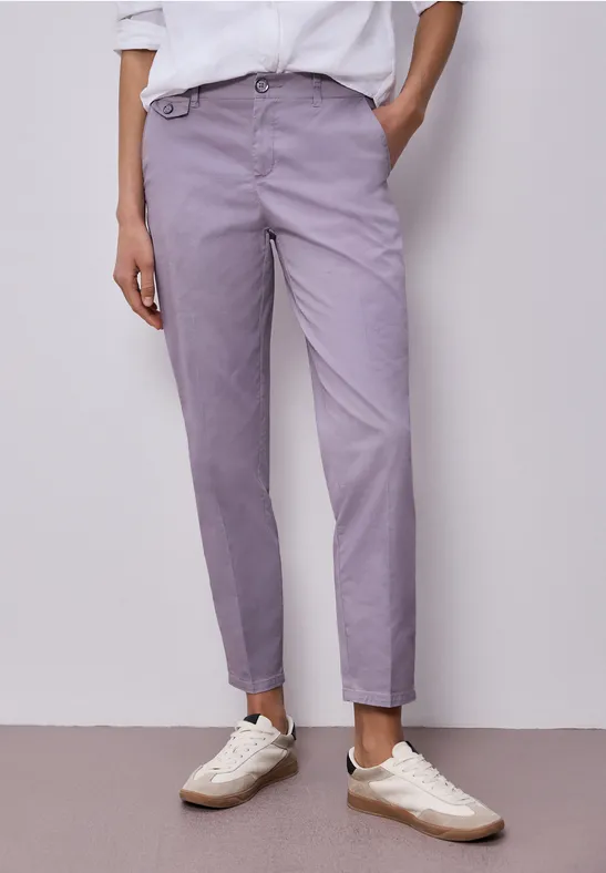 Chino en coupe casual dans une qualité douce faded violet