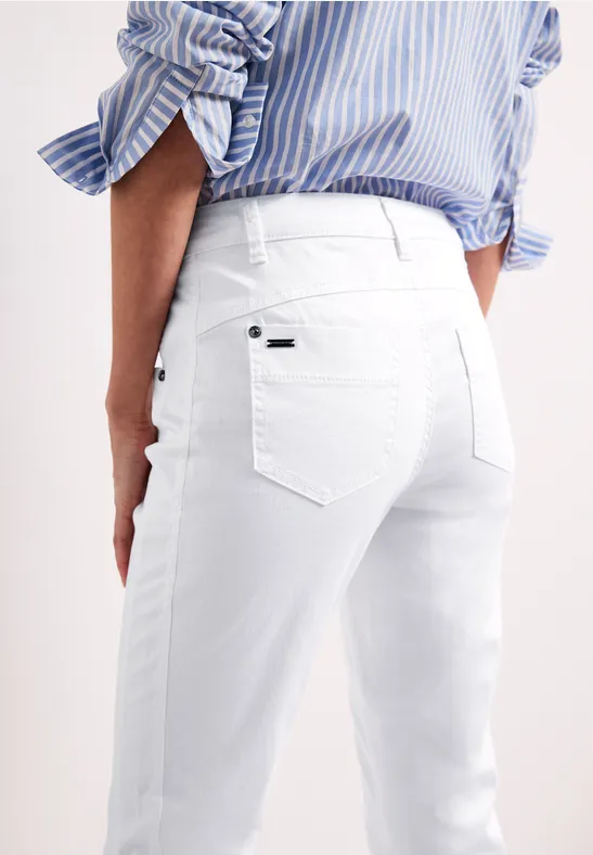 Mid Waist Slim Leg Hose im Satin-Look White