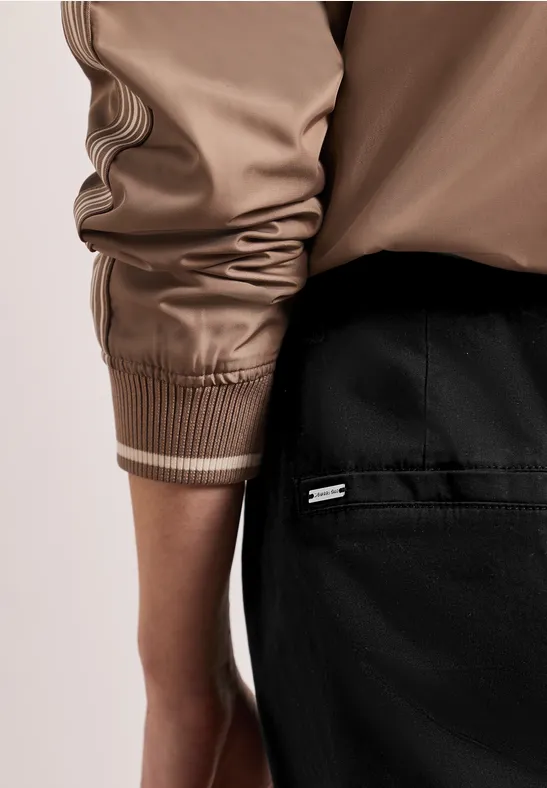 Chino Straight Legs en coupe casual Black