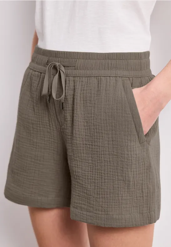 dunkelgrüne, strukturierte Baumwoll-Shorts mit Gummibund, Kordelzug und seitlichen Taschen.