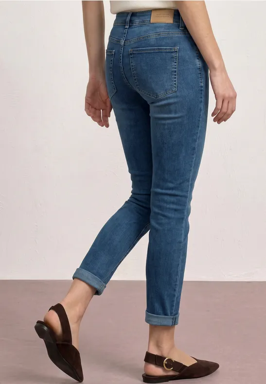 Low Waist Slim Legs jeans in casual fit authentic dark blue wash