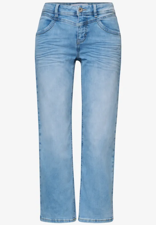 Mid Waist straight leg jeans in casual fit light blue wash
