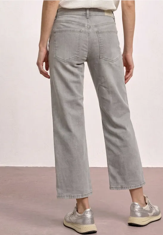 Mid Waist straight leg jeans in casual fit light grey wash
