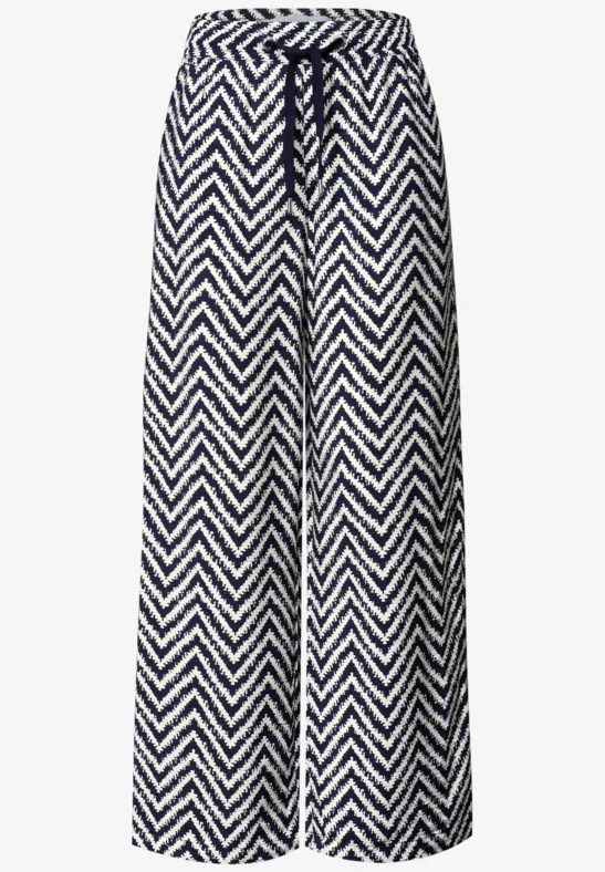 Stijlvolle wijde broek met zwart-wit zigzagpatroon en elastische taille.