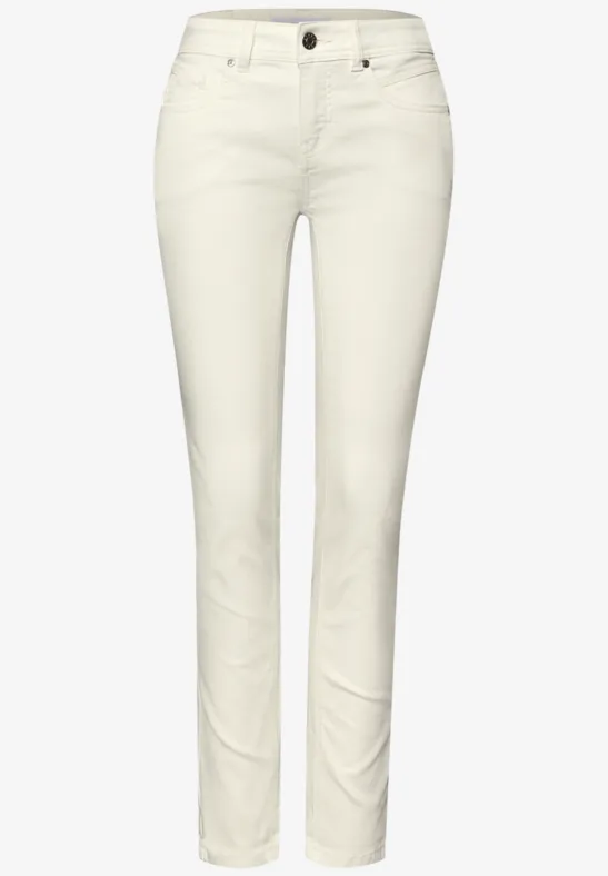 Mid Waist Slim Leg Jeans dans un Casual Fit Optic White washed