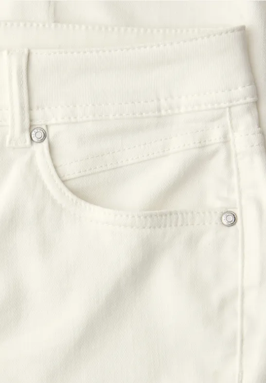Mid Waist Slim Leg Jeans dans un Casual Fit Optic White washed