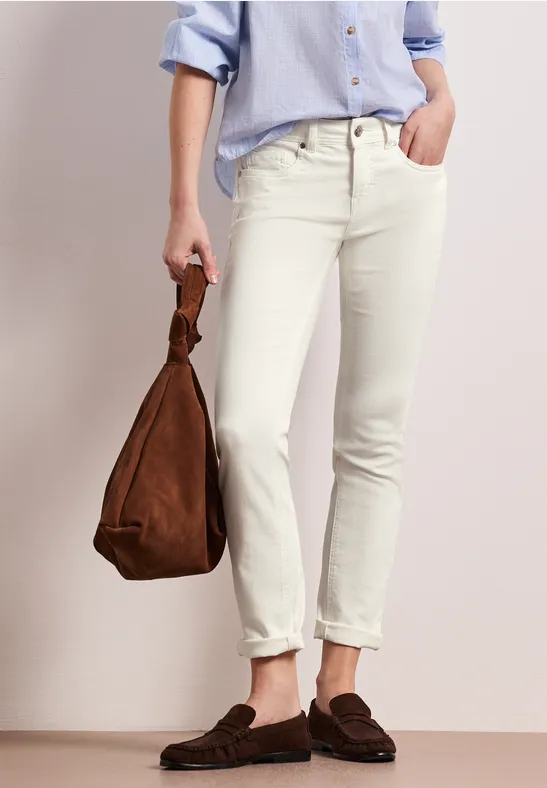 Mid Waist Slim Leg Jeans dans un Casual Fit Optic White washed