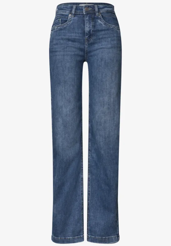 Jean bleu classique, coupe droite, taille haute et cinq poches.