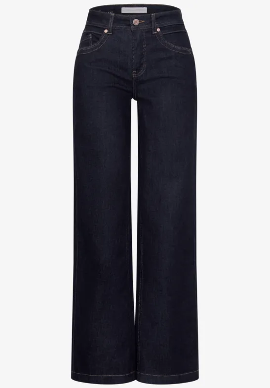 Donkerblauwe high waist jeans met wijde pijpen, vijfzakkenmodel, strakke en moderne look.