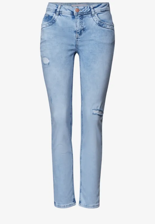 Jean skinny bleu clair avec léger effet usé et coupe ajustée