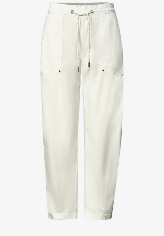 Pantalon blanc décontracté en tissu léger, taille élastique avec cordon de serrage.