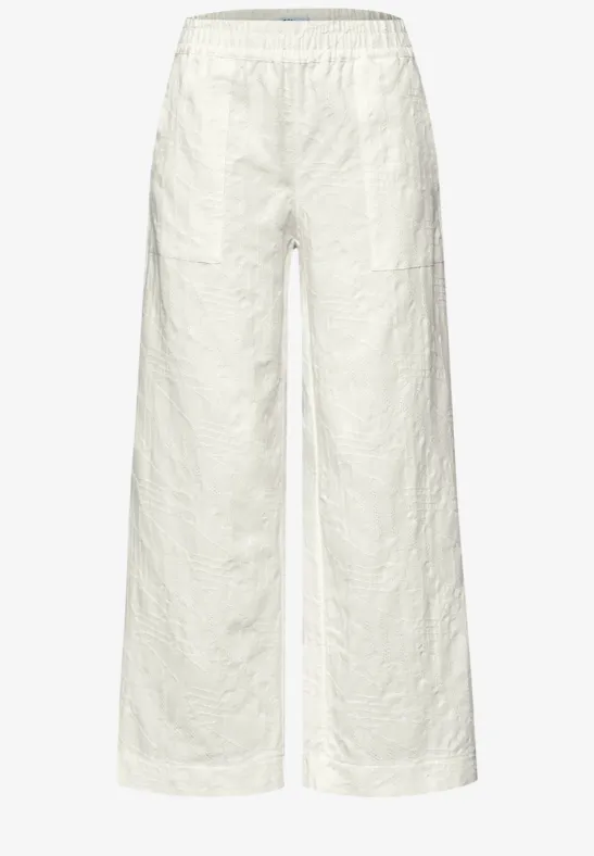 Witte, wijde broek met elastische taille en rechte pijpen.