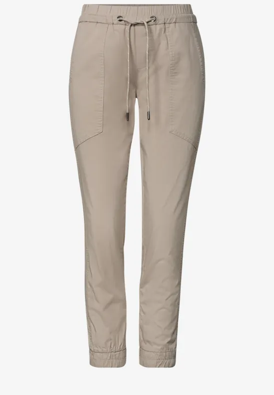 Comfortabele lichtbeige jogger met aantrekkoord en zakken