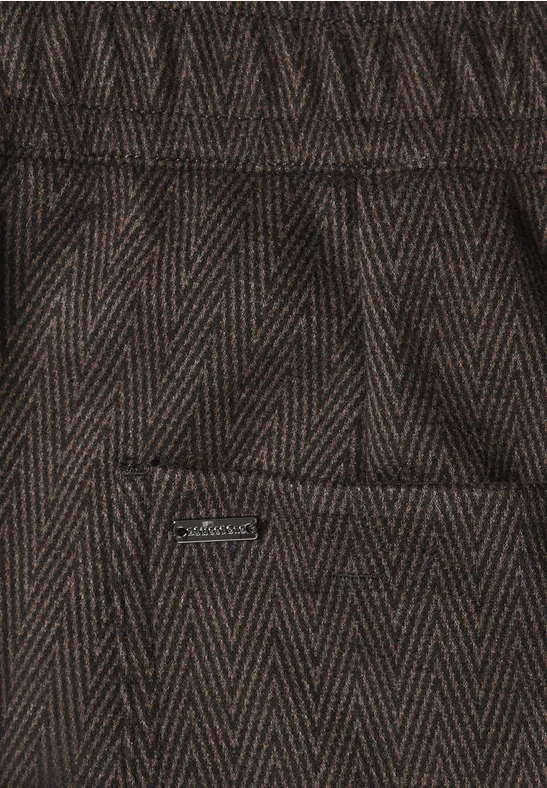 Bruine visgraat-tweed met opgestikte zak en klein metalen label