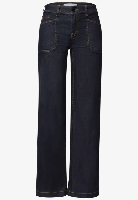 Un jean bleu foncé à coupe large et taille haute.