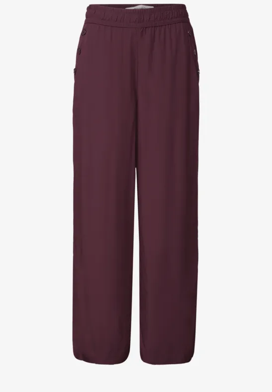 Losvallende bordeauxrode broek met elastische taille en rechte pijpen voor een casual uitstraling.
