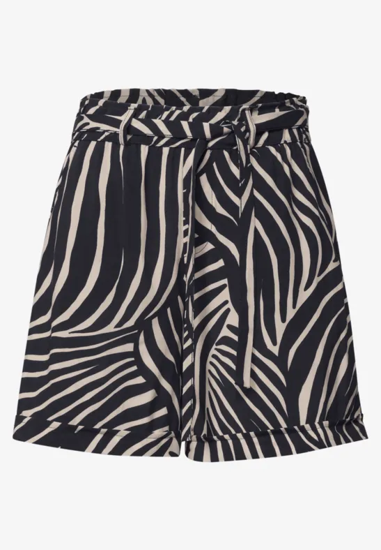 Short à imprimé zèbre, coupe ample, taille haute avec ceinture.