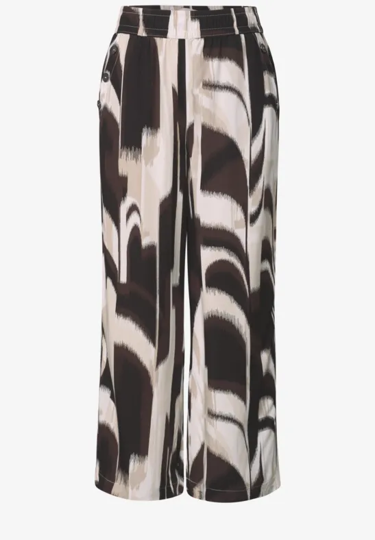 zwart-witte, wijdvallende broek met abstract patroon