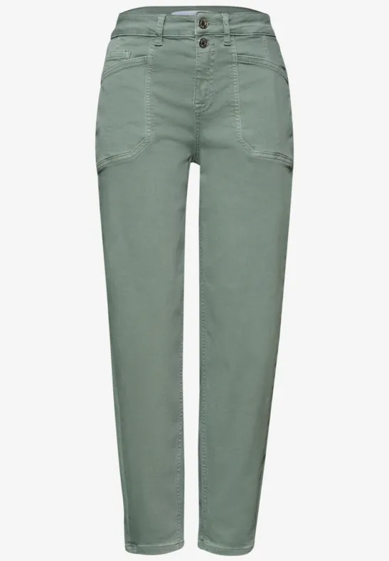 Pantalon femme taille haute kaki avec coupe droite, poches latérales et fermeture à deux boutons à la taille.