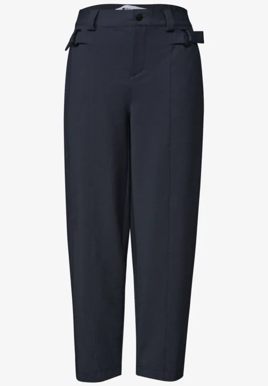 Pantalon en tissu bleu marine taille haute, coupe droite, jambes fuselées et passants latéraux réglables