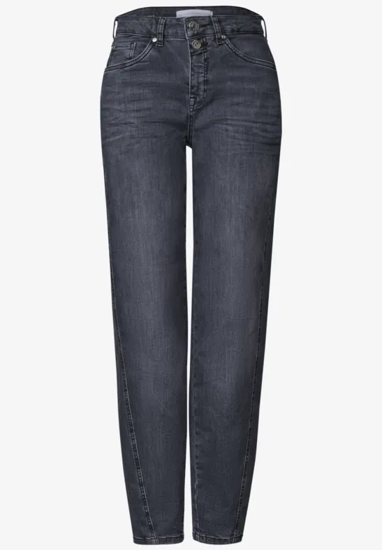 Jean bleu foncé taille haute coupe droite.