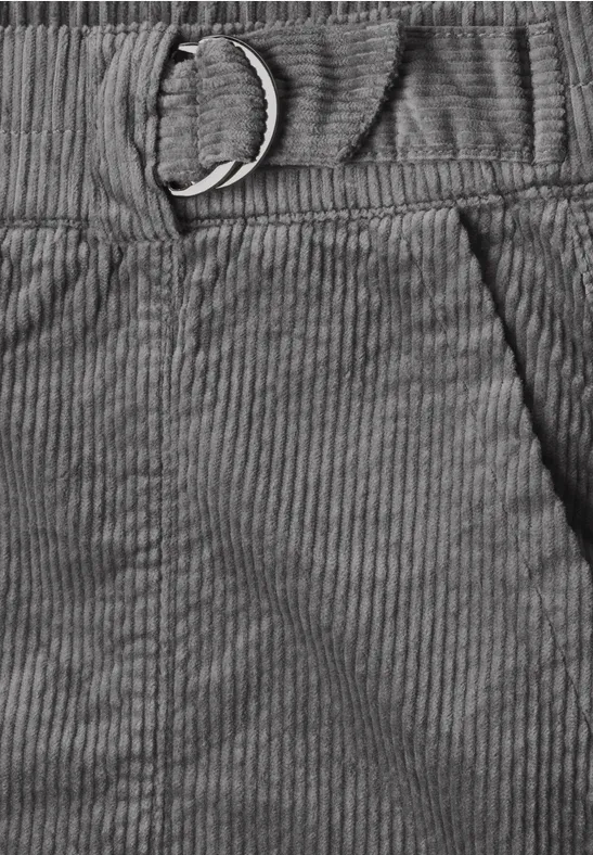 Graue Cordhose mit elastischem Bund, Gürtelschlaufen und Metallring