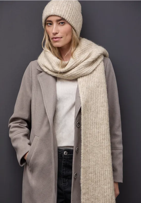 Beanie met pailletten pastel sand