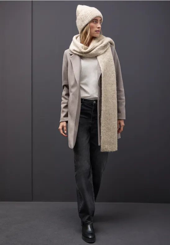 Beanie met pailletten pastel sand