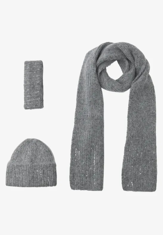 Graues Strickset aus Schal, Mütze und Stirnband.