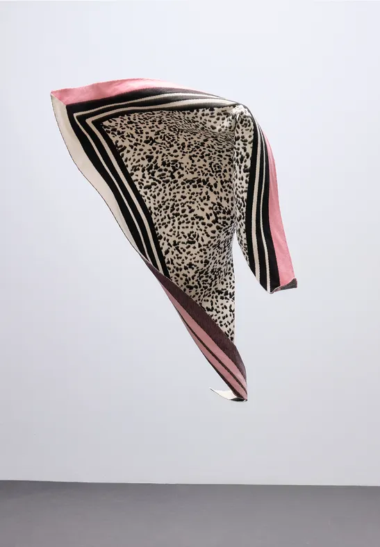 Foulard triangulaire avec motif léopard Black