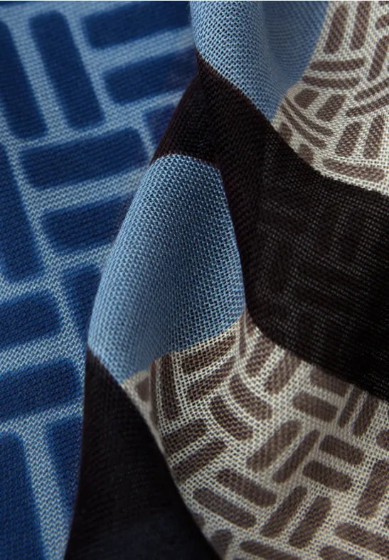 Gemusterter Schal frosted blue