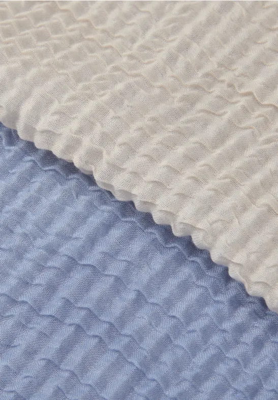 Foulard avec dégradé de couleurs frosted blue