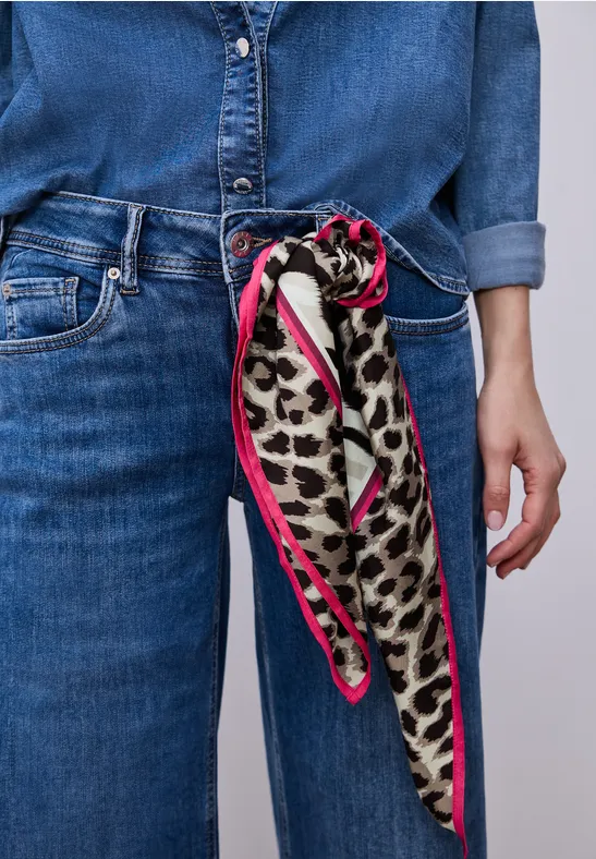 Foulard en nicki look satin avec imprimé animalier espresso brown