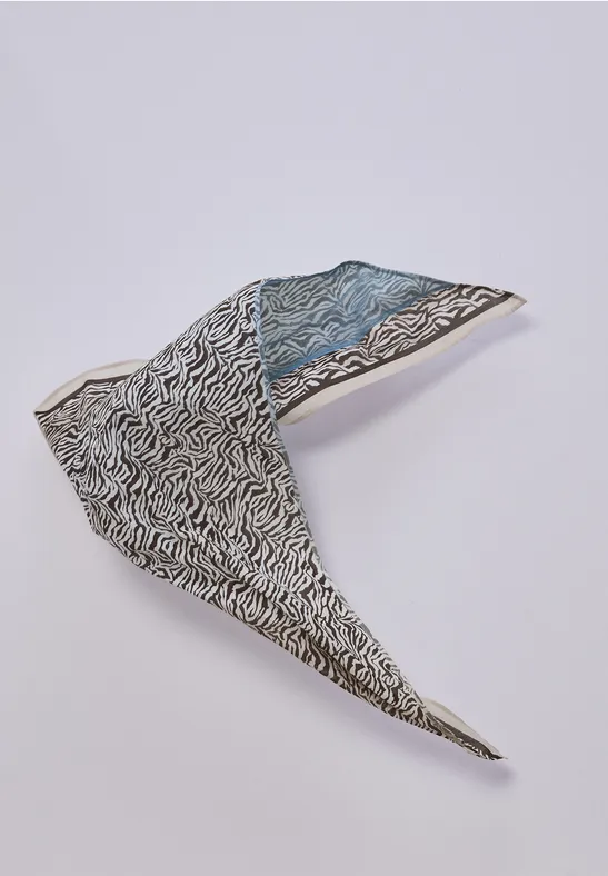 Foulard triangulaire avec motif graphique drift blue