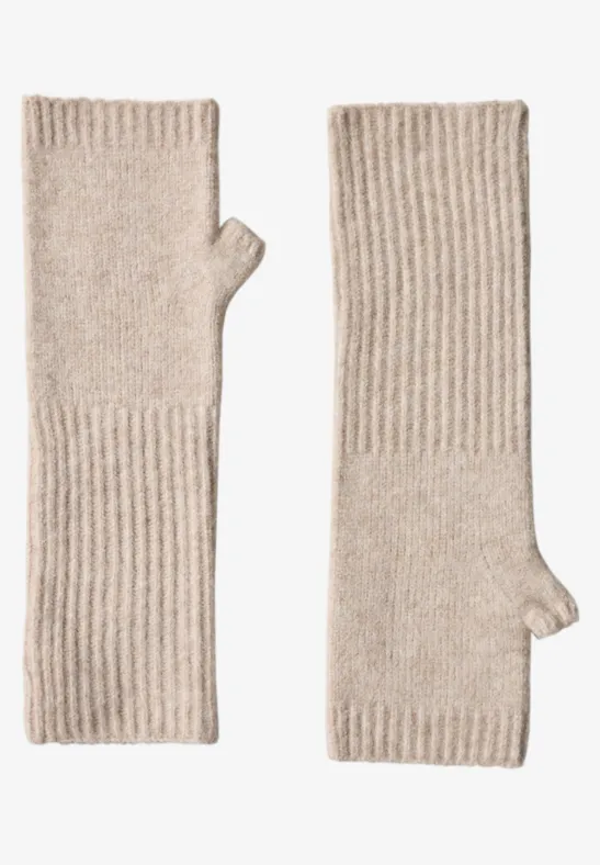 Fijngebreide armwarmers in effen kleur Soft Sand Mel.