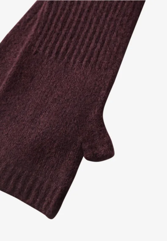 Fijn gebreide armwarmers in effen kleur rustic rouge mel.