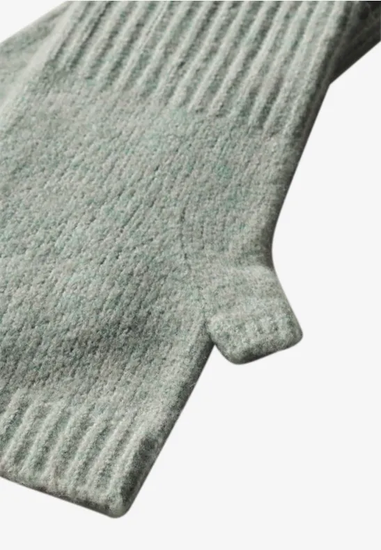 Fijngebreide armwarmers eucalyptus green mel.