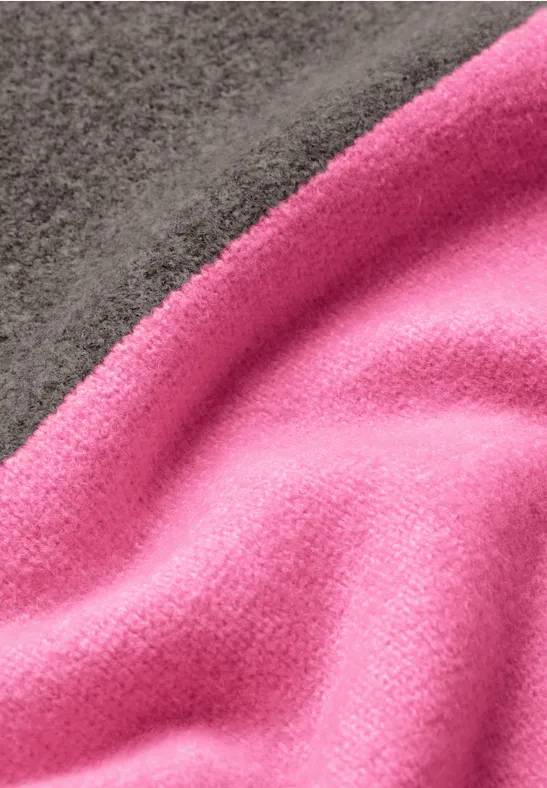 Fijngebreide sjaal in twee kleuren warm blush