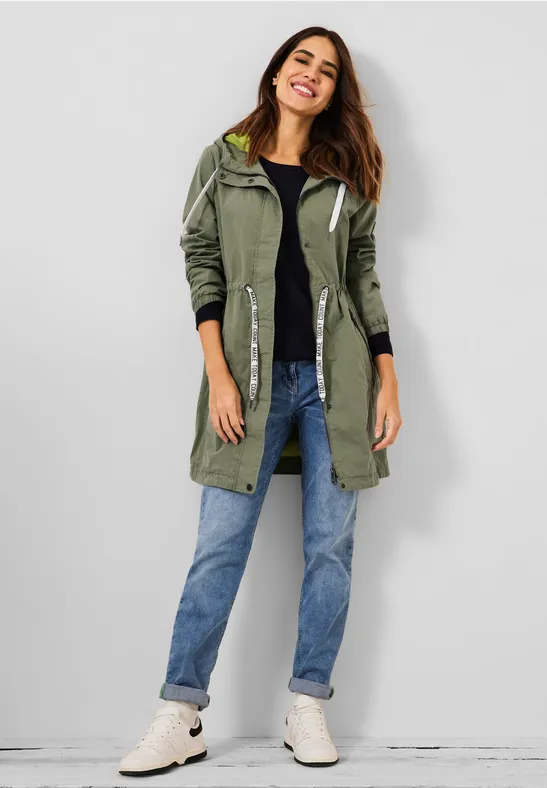 Leichter Parka in Unifarbe leaf green