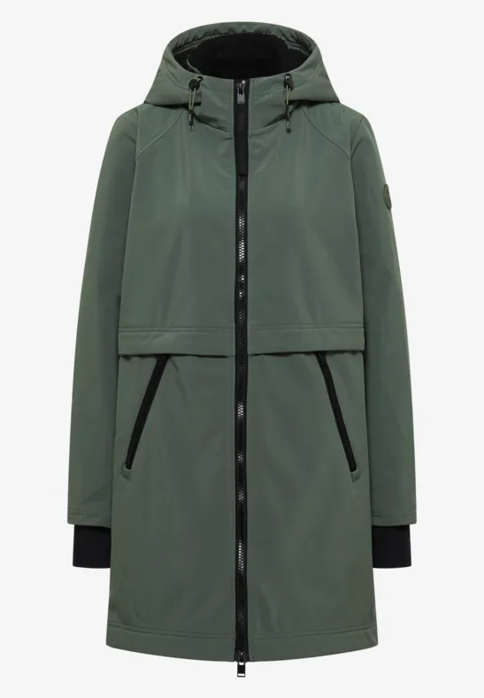 Dunkelgrüner Parka mit Kapuze, knielang, Frontreißverschluss und zwei schrägen Taschen mit Reißverschlüssen.