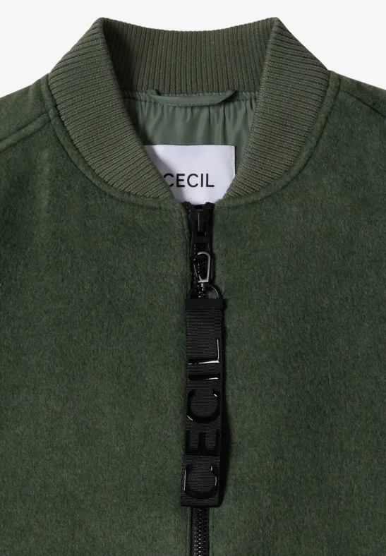 Grüne Bomberjacke mit CECIL-Label und markantem Reißverschlussband