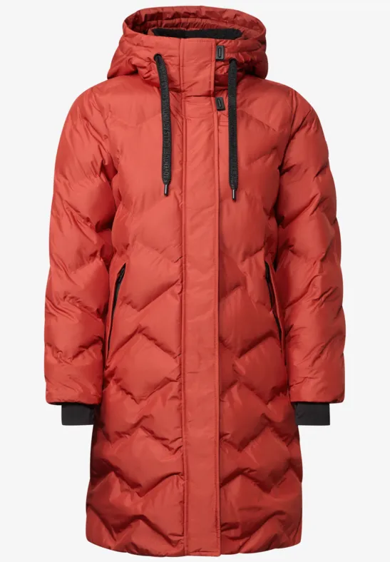 Manteau matelassé long rouge à capuche, cordons noirs, doudoune chaude.
