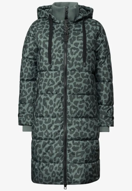 Lange gewatteerde jas met capuchon en groen luipaardprint.